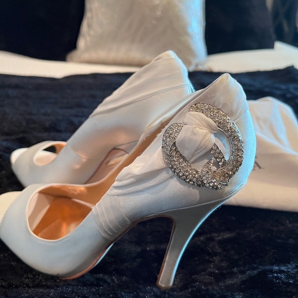 NIB Badgley Mischka Eavan Open Toe Wedding White Satin Pumps/Heels - Picture 7 of 13
